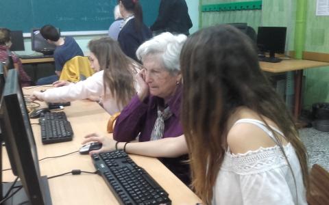 APS: ensenyem informàtica als avis